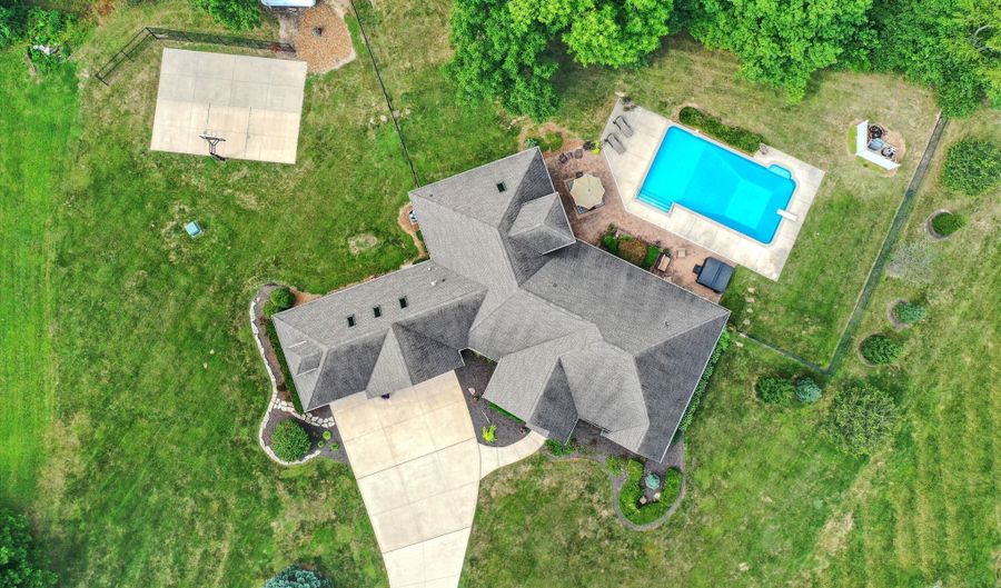5695 N London Rd, Fairland, IN 46126 - 4 Beds, 4 Bath