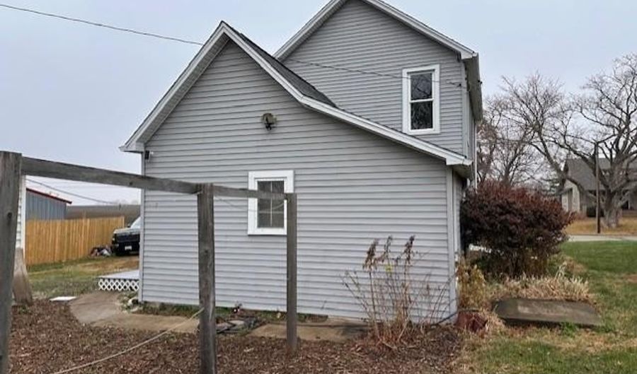 403 W Old 36, Alexander, IL 62601 - 2 Beds, 1 Bath