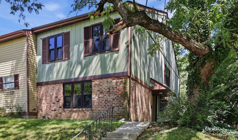 1701 SARATOGA Ct, Allentown, PA 18104 - 4 Beds, 3 Bath