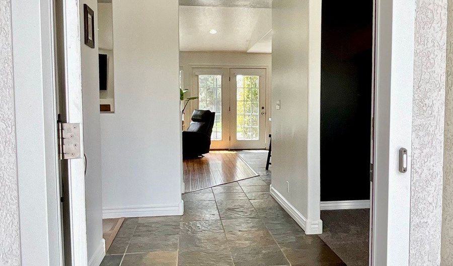 147 W 925 N, Centerville, UT 84014 - 5 Beds, 3 Bath