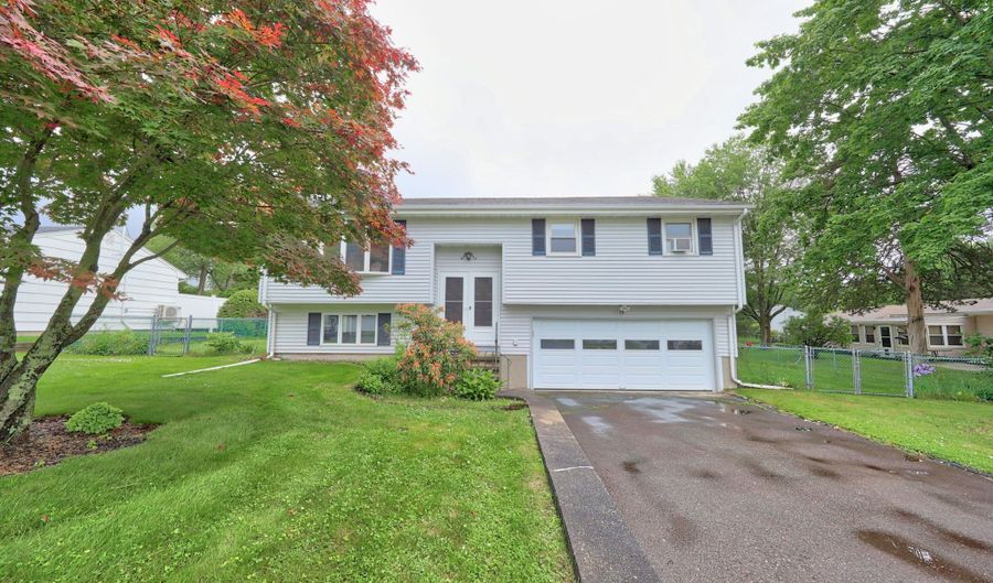 59 Litchfield Ln, Bristol, CT 06010 - 3 Beds, 2 Bath