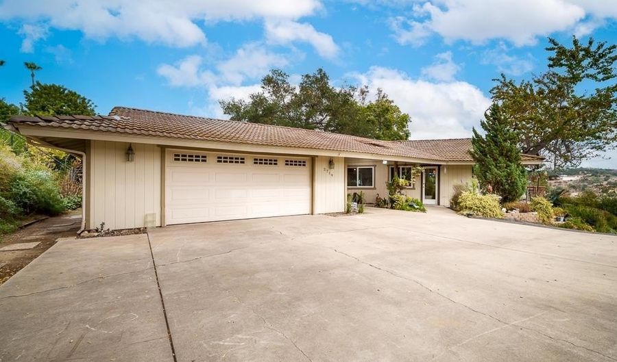 2719 Via Del Robles, Fallbrook, CA 92028 - 3 Beds, 3 Bath