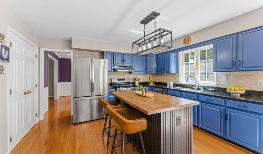 2319 WILDWOOD Cir, Amissville, VA 20106 - 4 Beds, 3 Bath