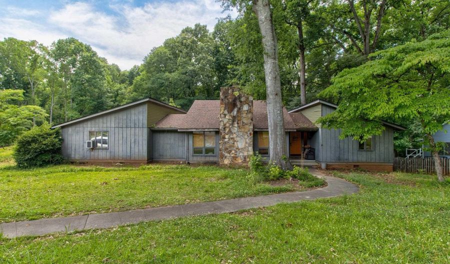 500 Oakwood Estates Dr, Anderson, SC 29621 - 3 Beds, 2 Bath