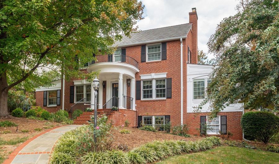 1503 N JEFFERSON St, Arlington, VA 22205 - 6 Beds, 4 Bath