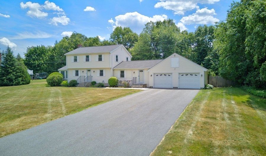 10 Hemlock Rd, Andover, MA 01810 - 4 Beds, 2 Bath