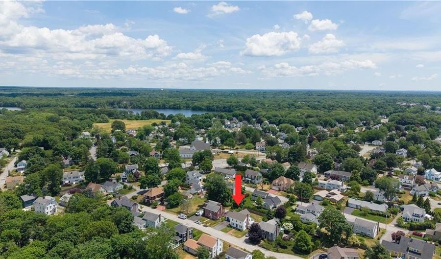 24 Huntington Dr, East Providence, RI 02916 - 4 Beds, 3 Bath