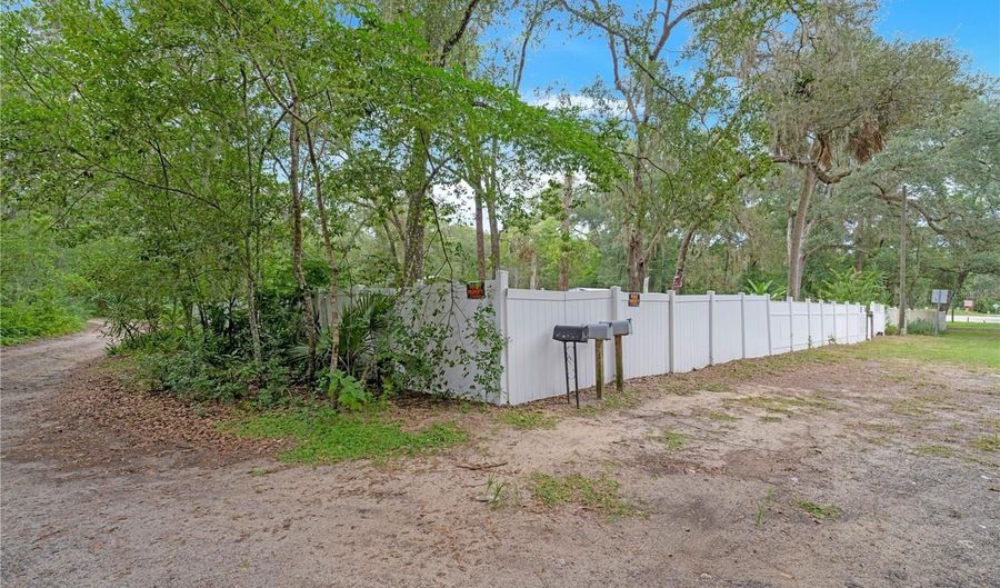 20307 BALDPATE Rd, Altoona, FL 32702 - 2 Beds, 1 Bath