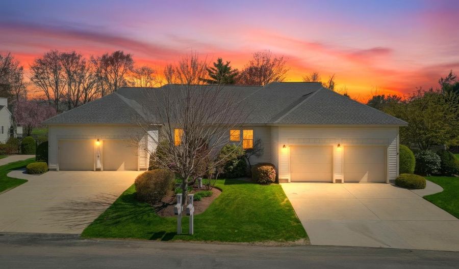 9 Pebble Beach Dr, Bedford, NH 03110 - 2 Beds, 3 Bath