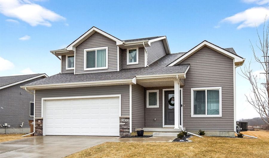 2832 21st St SW, Altoona, IA 50009 - 3 Beds, 3 Bath