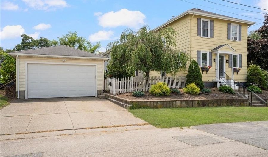 82 Cliffdale Ave, Cranston, RI 02905 - 3 Beds, 1 Bath