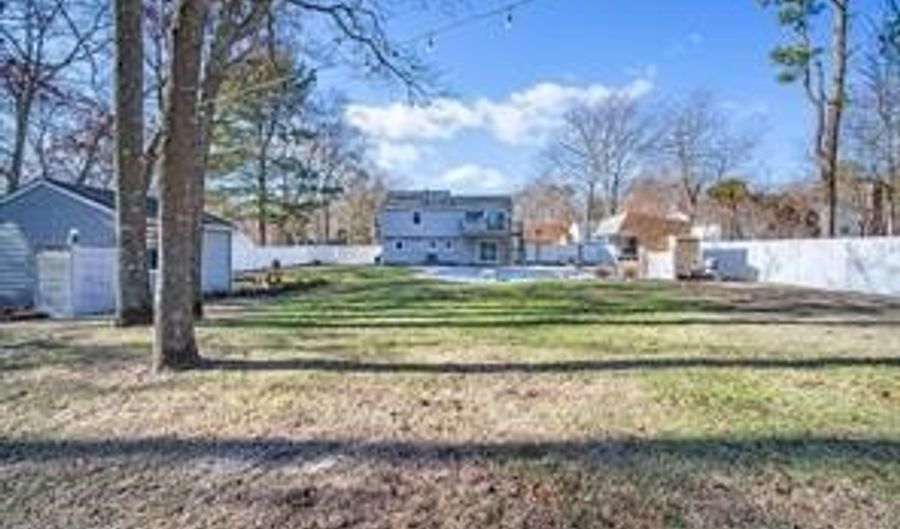 12 6th St, Barnegat, NJ 08005 - 4 Beds, 2 Bath