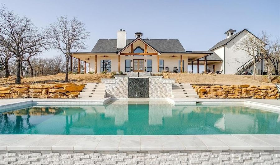 160 E Bluff Ln, Millsap, TX 76066 - 4 Beds, 4 Bath