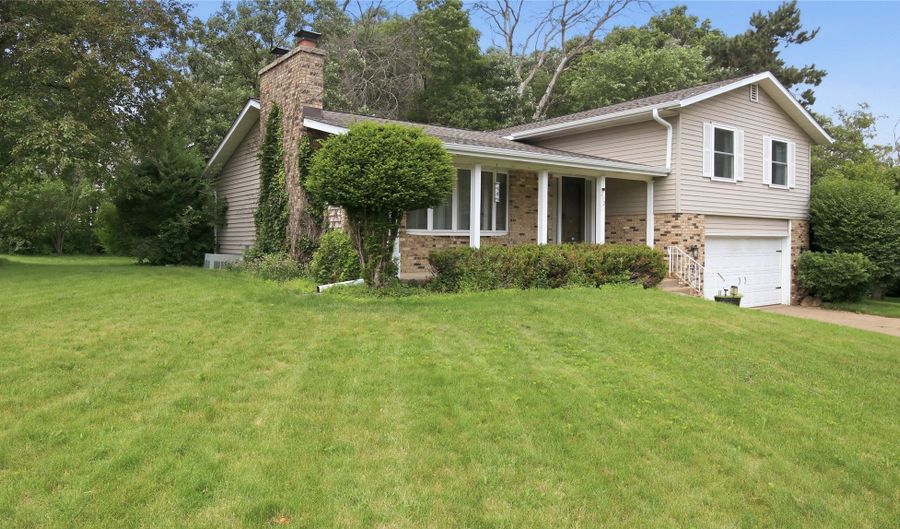 212 Country Club Ln, Altoona, WI 54720 - 3 Beds, 3 Bath
