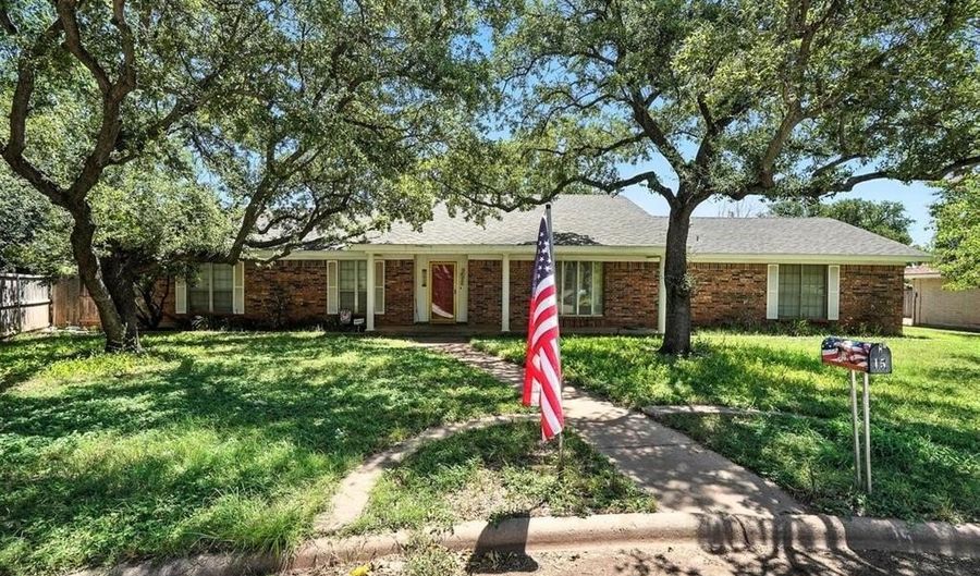 15 Gardenia Cir, Abilene, TX 79605 - 4 Beds, 2 Bath