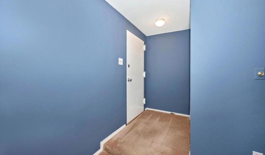 433 CHRISTOPHER Ave 34, Gaithersburg, MD 20879 - 2 Beds, 1 Bath
