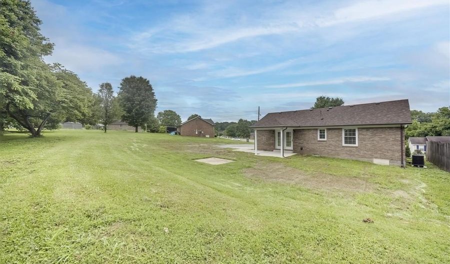 138 Springhill Dr, Bardstown, KY 40008 - 3 Beds, 2 Bath