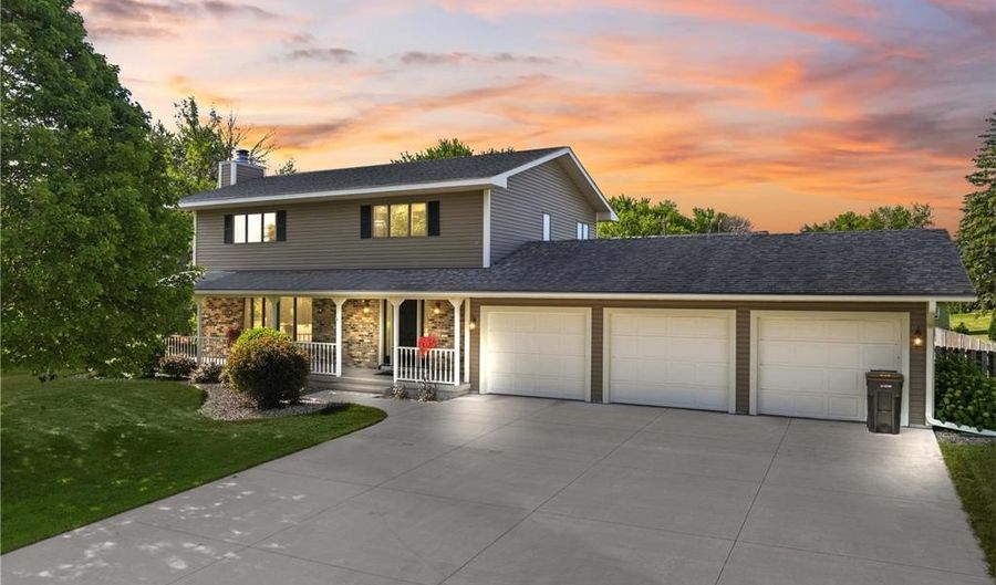 1203 22nd Ave SW, Austin, MN 55912 - 4 Beds, 4 Bath
