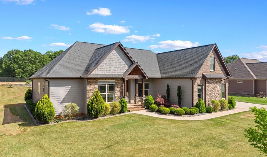640 Double Bridge Rd, Boiling Springs, SC 29316 - 4 Beds, 4 Bath