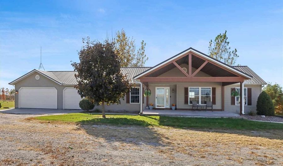 3125 190th St, Ainsworth, IA 52201 - 5 Beds, 3 Bath