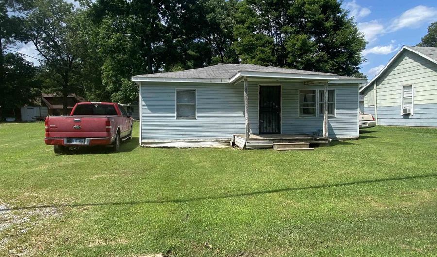 617 Walnut St, Augusta, AR 72006 - 4 Beds, 1 Bath