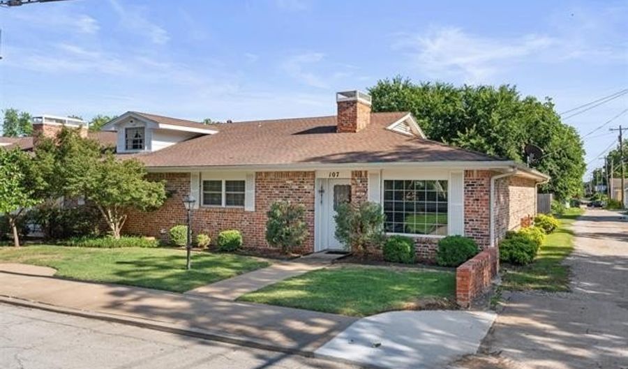 107 W 12th St 107, Bartlesville, OK 74003 - 2 Beds, 2 Bath