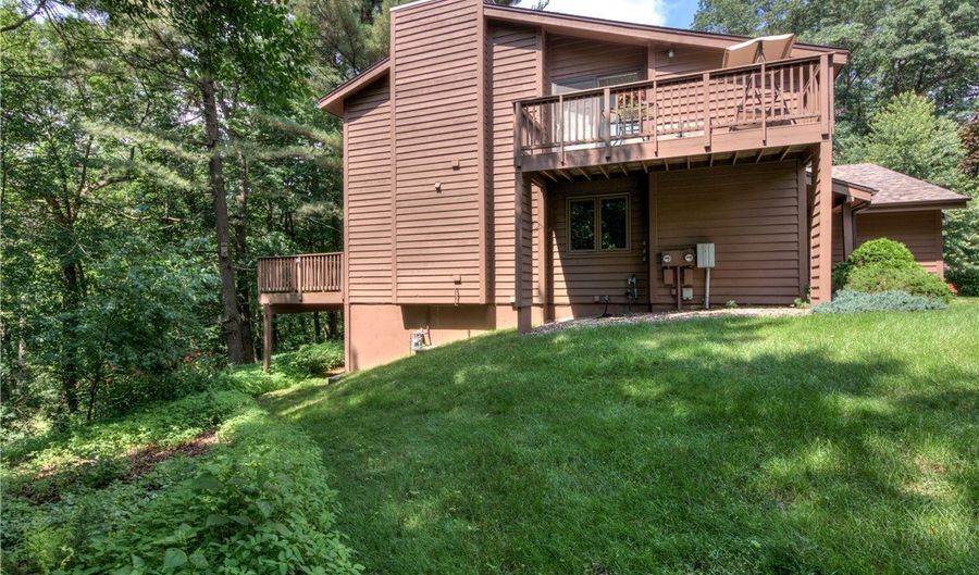 911 Woodglen Ct, Altoona, WI 54720 - 3 Beds, 2 Bath
