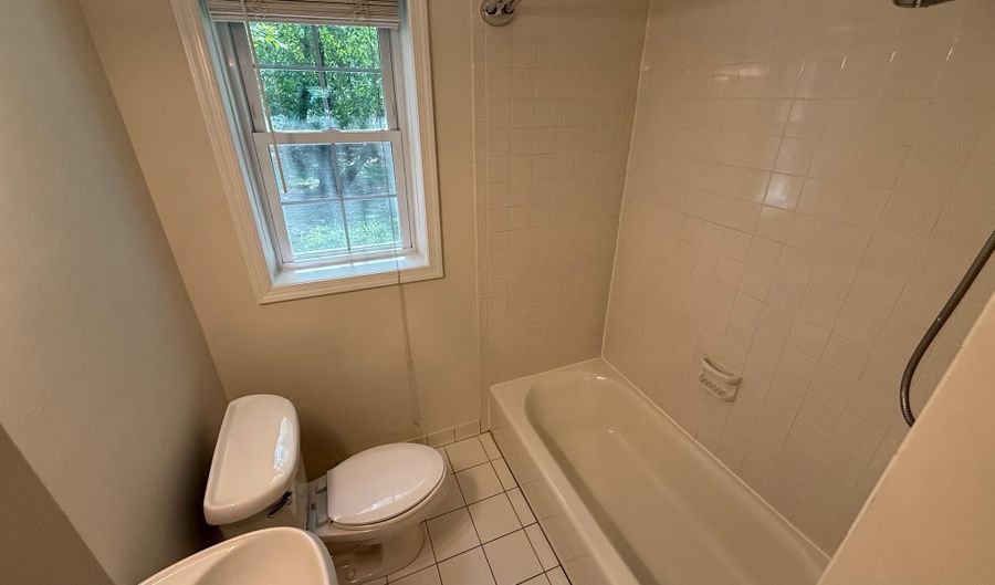 6508 BOULEVARD Vw A1, Alexandria, VA 22307 - 3 Beds, 1 Bath