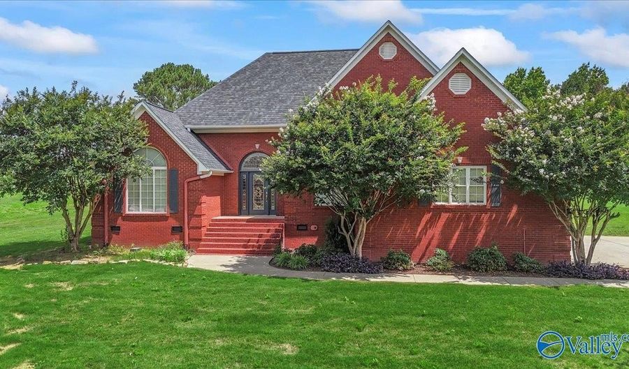 135 Villa Grande, Albertville, AL 35950 - 4 Beds, 4 Bath