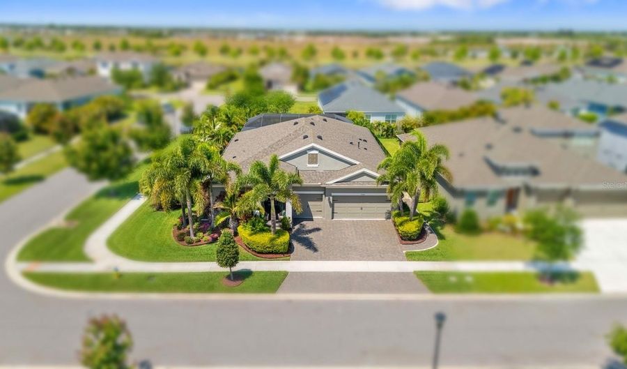 7702 PARADISO Dr, Apollo Beach, FL 33572 - 4 Beds, 3 Bath