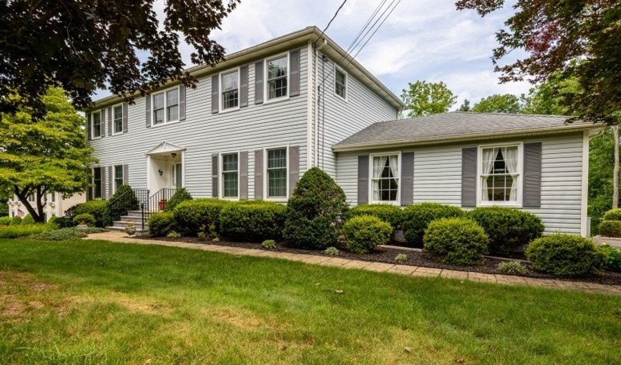 31 Stratfordshire Dr, Alloway, NJ 07461 - 4 Beds, 3 Bath