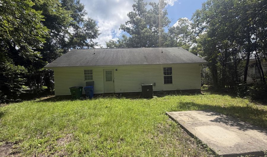 817 Church St, Camden, SC 29020 - 3 Beds, 2 Bath