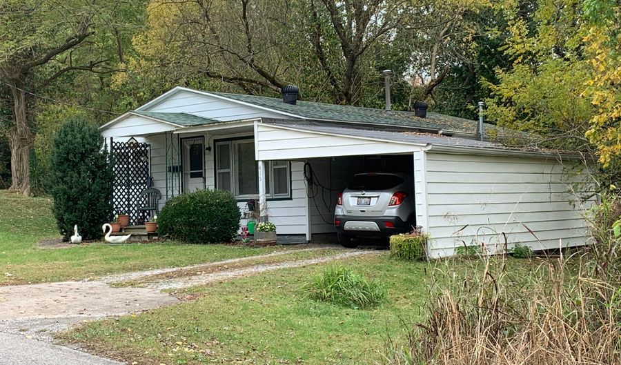 415 Jefferson St, Anna, IL 62906 - 3 Beds, 1 Bath