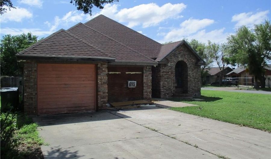 700 Franciska St, Alamo, TX 78516 - 3 Beds, 2 Bath