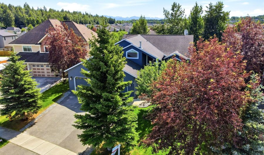 5717 Yukon Charlie Loop, Anchorage, AK 99502 - 5 Beds, 3 Bath