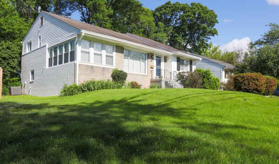 9200 CHANUTE Dr, Bethesda, MD 20814 - 4 Beds, 3 Bath