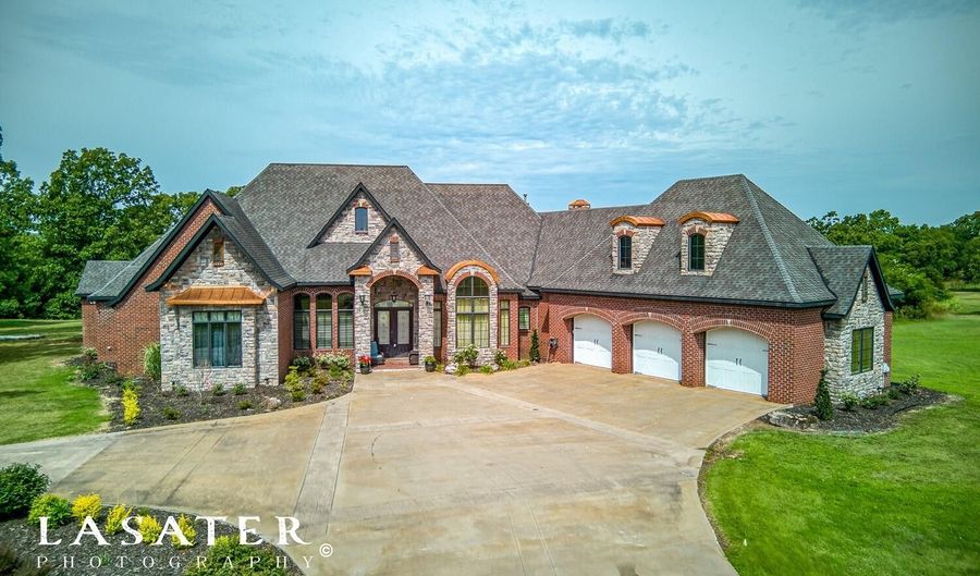 960 Governors Rd, Huntsville, AR 72740 - 3 Beds, 4 Bath