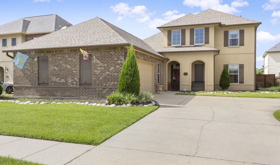 15447 Mistybrook Dr, Baton Rouge, LA 70816 - 5 Beds, 3 Bath