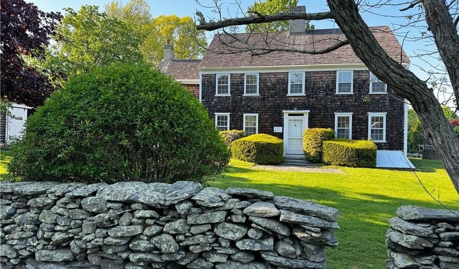 6 Baldwin Rd, Middletown, RI 02842 - 4 Beds, 2 Bath