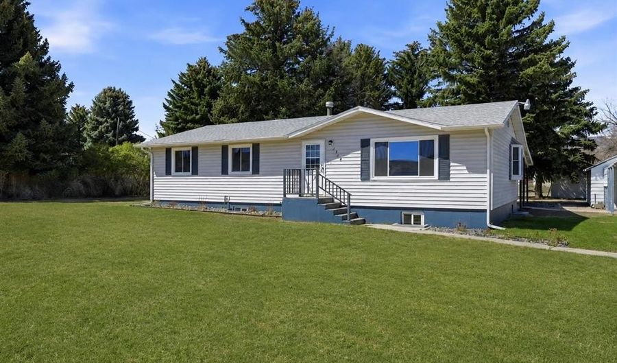 1513 31st St, Cody, WY 82414 - 3 Beds, 2 Bath