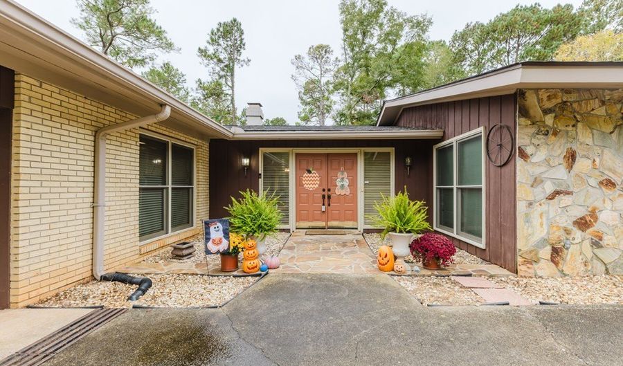 234 Edgewood Dr, Americus, GA 31709 - 5 Beds, 3 Bath