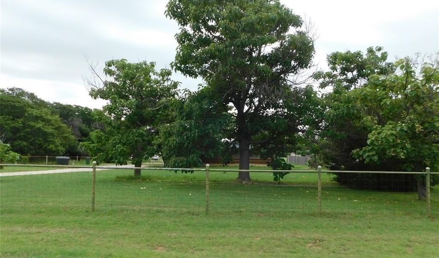 182 Finneyoaks Ln, Weatherford, TX 76085 - 3 Beds, 2 Bath