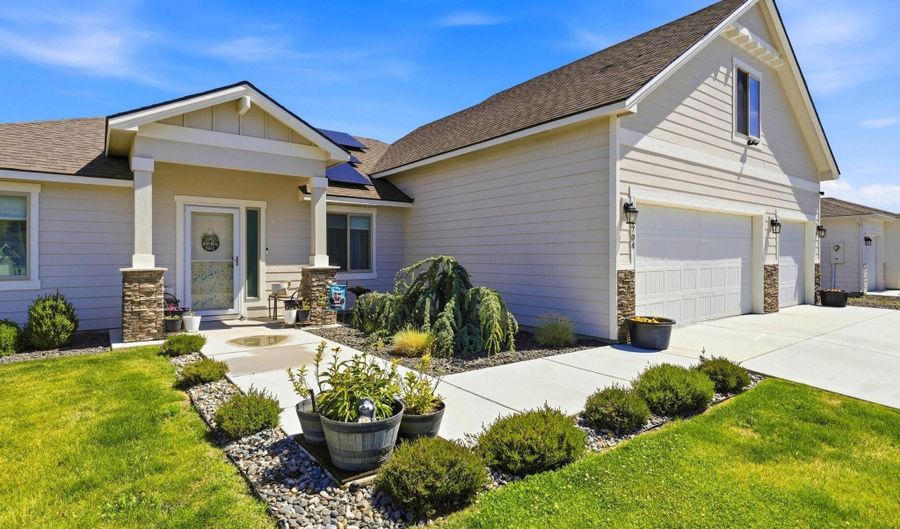 1704 Kendall Rd, Benton City, WA 99320 - 4 Beds, 2 Bath