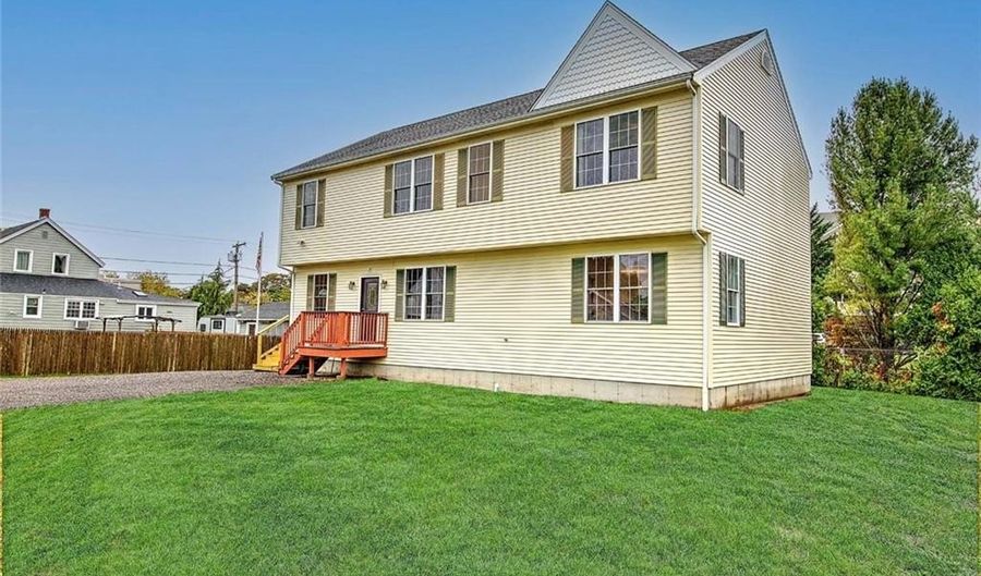 29 Lake Ave, Barrington, RI 02806 - 4 Beds, 2 Bath