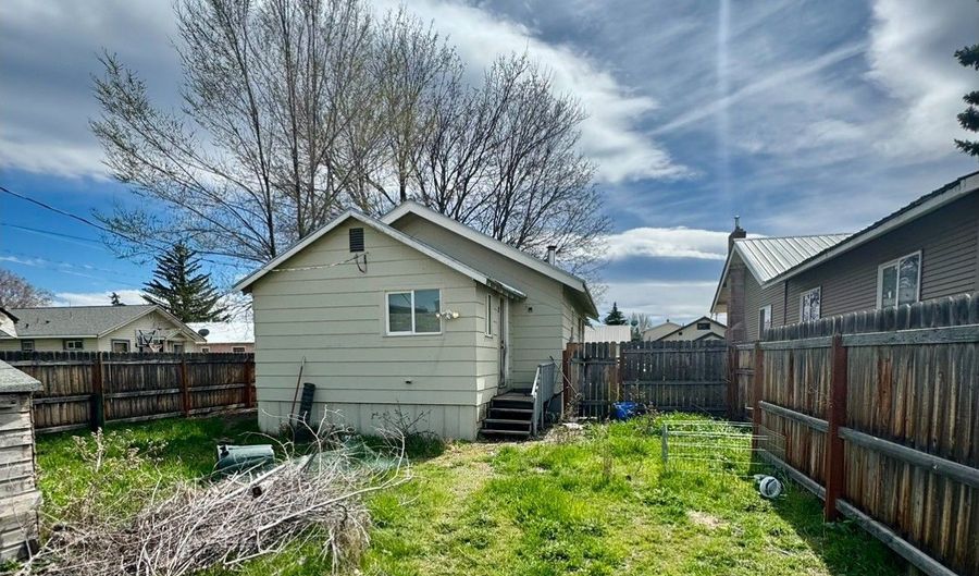1910 EDGEWATER St, Baker City, OR 97814 - 1 Beds, 1 Bath