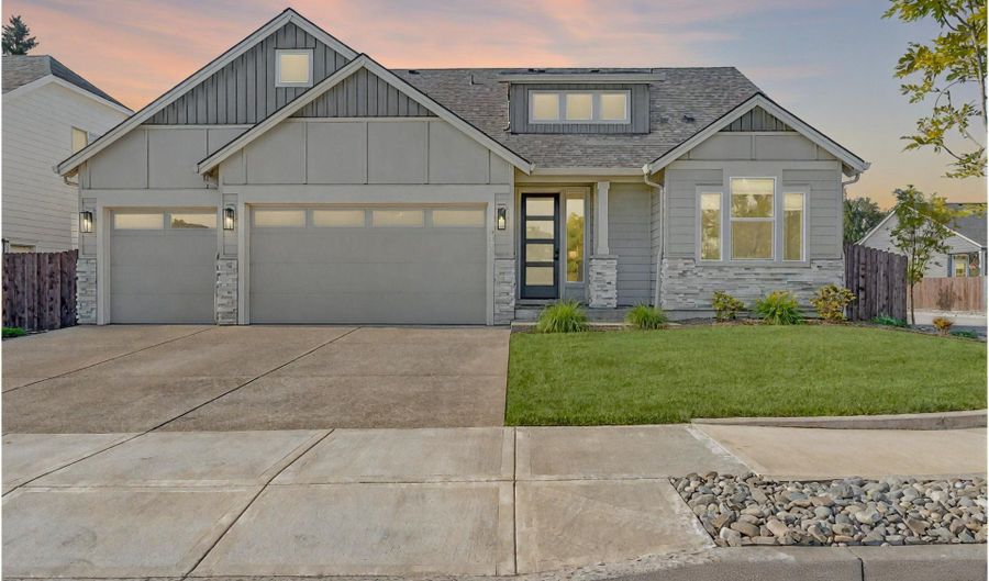 915 SE 35TH St, Battle Ground, WA 98604 - 4 Beds, 3 Bath