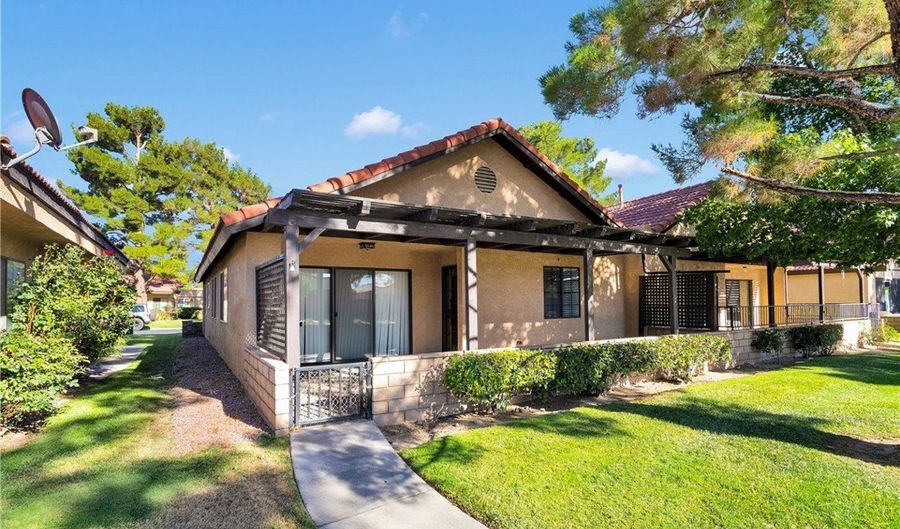 11722 Oak St, Apple Valley, CA 92308 - 2 Beds, 2 Bath
