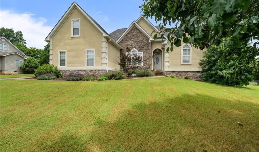 230 Hardwood Ct, Adairsville, GA 30103 - 4 Beds, 2 Bath