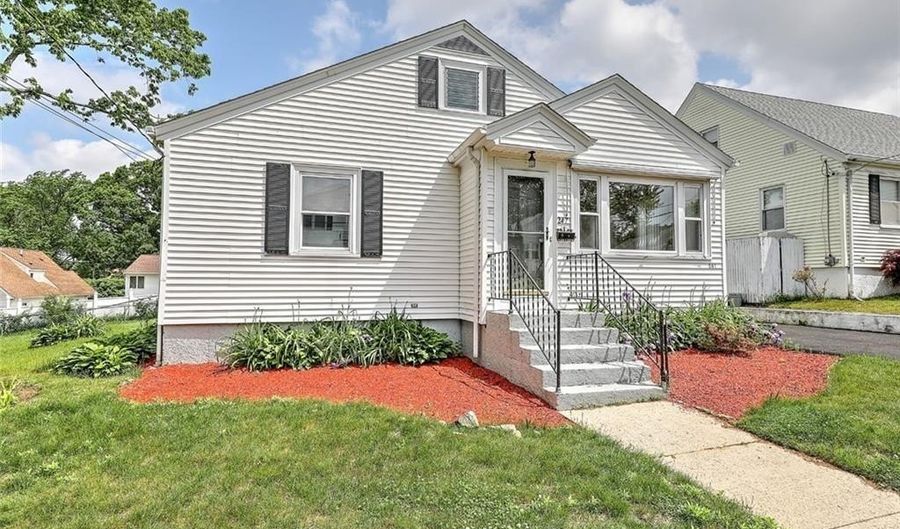 247 Grosvenor Ave, North Providence, RI 02904 - 2 Beds, 2 Bath