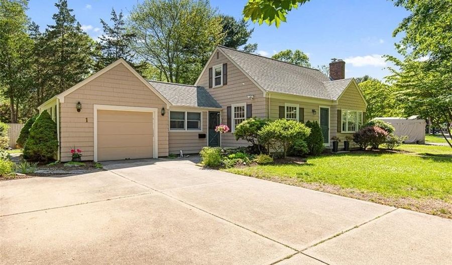1 Joann Dr, Barrington, RI 02806 - 3 Beds, 2 Bath